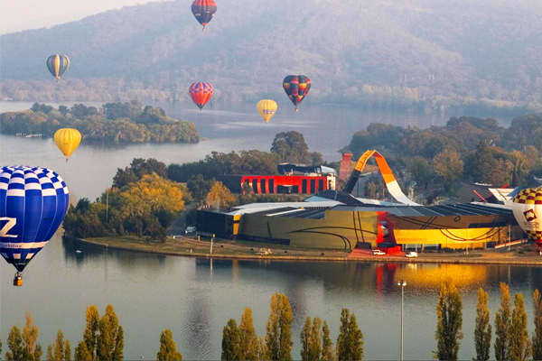 le-hoi-khinh-khi-cau-canberra-worldtrip