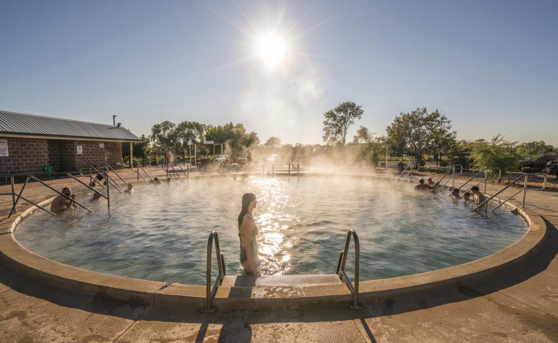 LIGHTNING RIDGE ARTESIAN BORE BATHS