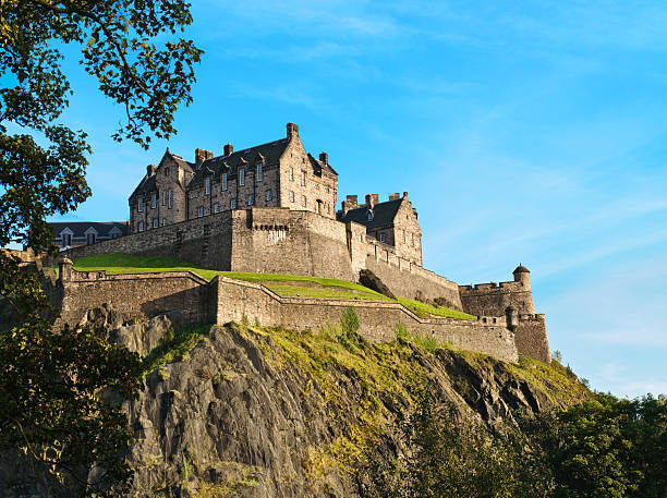 TOUR DU LỊCH HUYỀN THOẠI XỨ SỞ SƯƠNG MÙ ENGLAND – SCOTLAND – WALES 9 NGÀY 8 ĐÊM